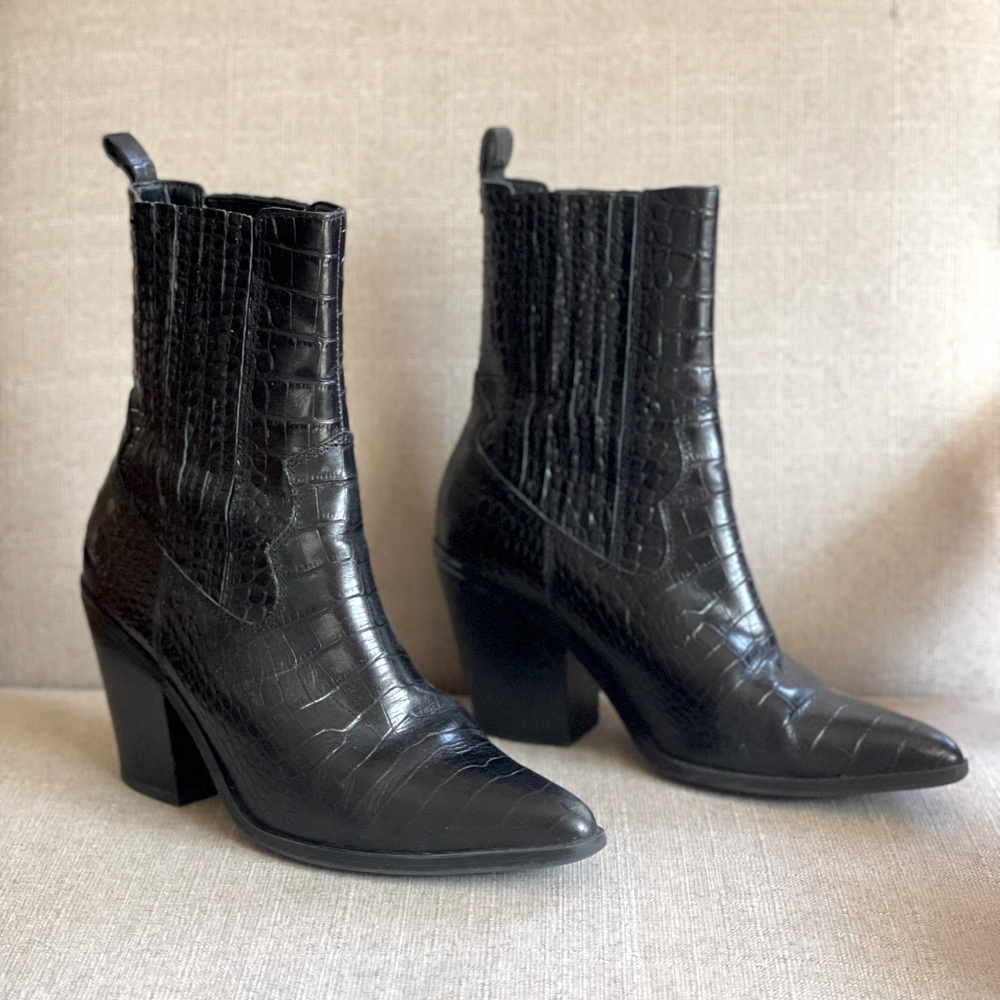 ALDO Western Black Ankle Booties. Faux Rattlesnake / Croc skin. Size 8. W/O Box